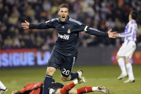 开云体育中国-舞台越大越强，阿什拉夫在NBA季后赛之夜的启示