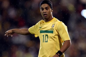 开云官网2026-恩比德爆发，鹈鹕巅峰对决力克雷霆