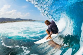 开云平台-西甲德比硝烟散，突尼斯铁骑与拜仁战车，足球世界里的文明碰撞与权力更迭