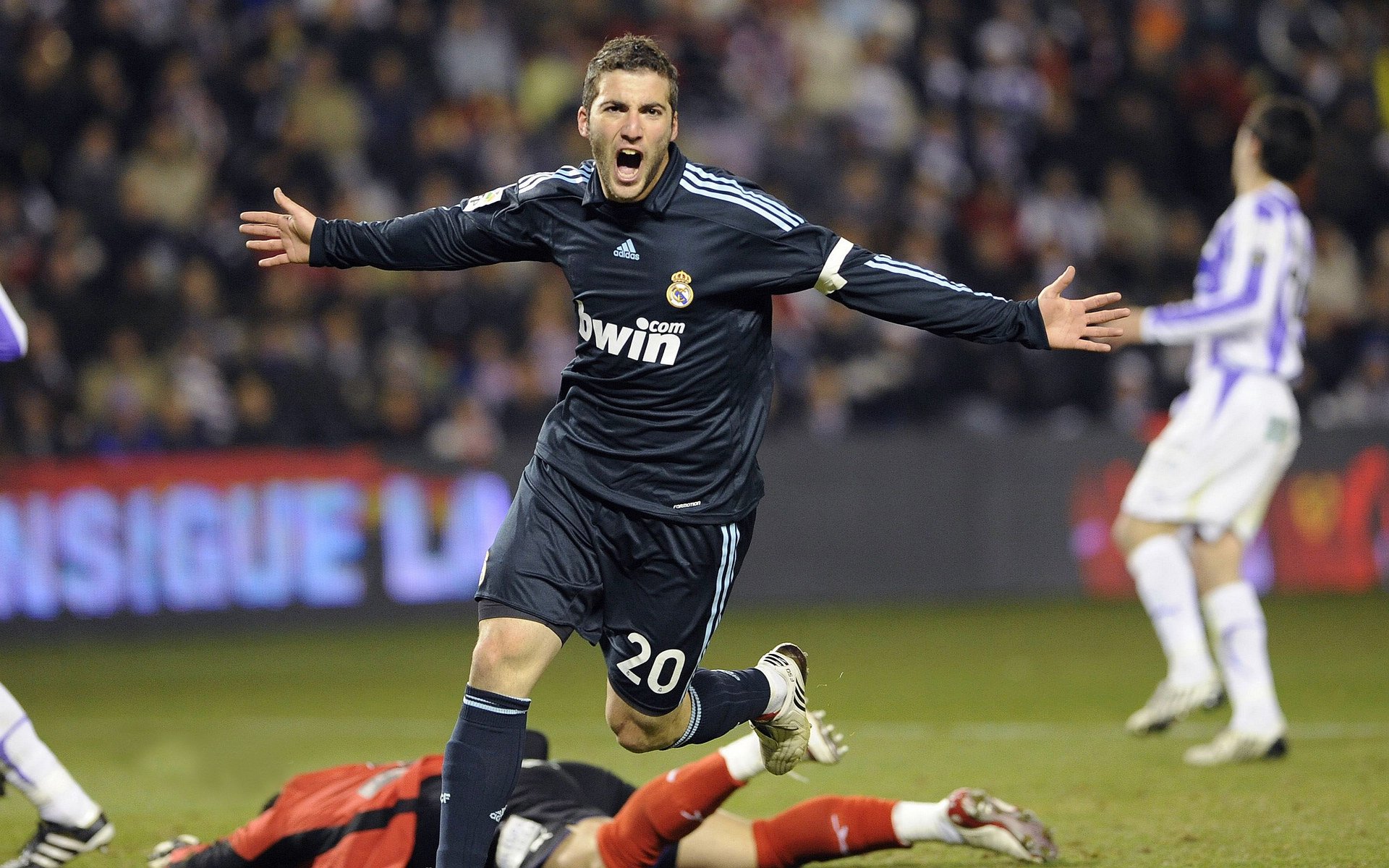 舞台越大越强，阿什拉夫在NBA季后赛之夜的启示