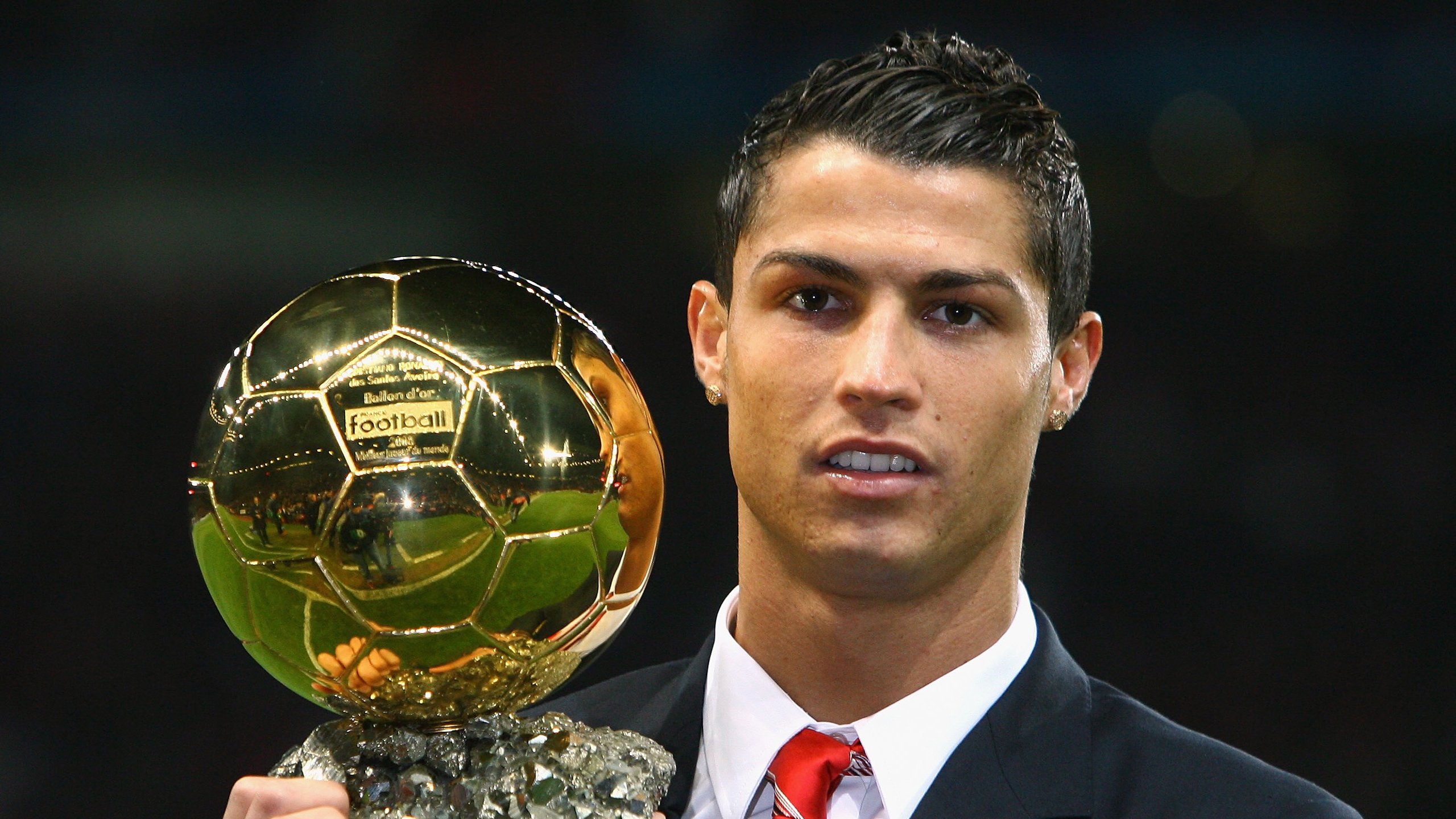 芬兰对阵英格兰，若日尼奥存在感拉满，中场节拍器如何定义现代足球